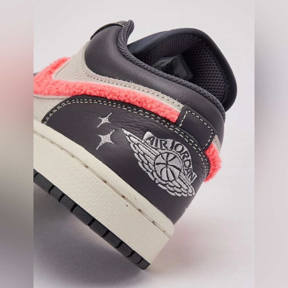 NWT WMNS Jordan 1 Low - Picture 4 of 9